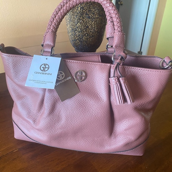 Gianni Bini Handbags - MAKE AN OFFER ✅ Giani Bernini leather bag